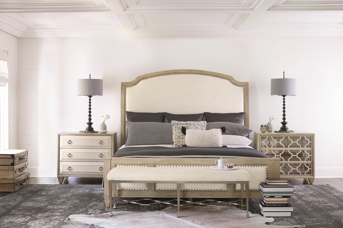 Luxury Santa Barbara Fabric Panel Bed Modern Italian Style for Villa