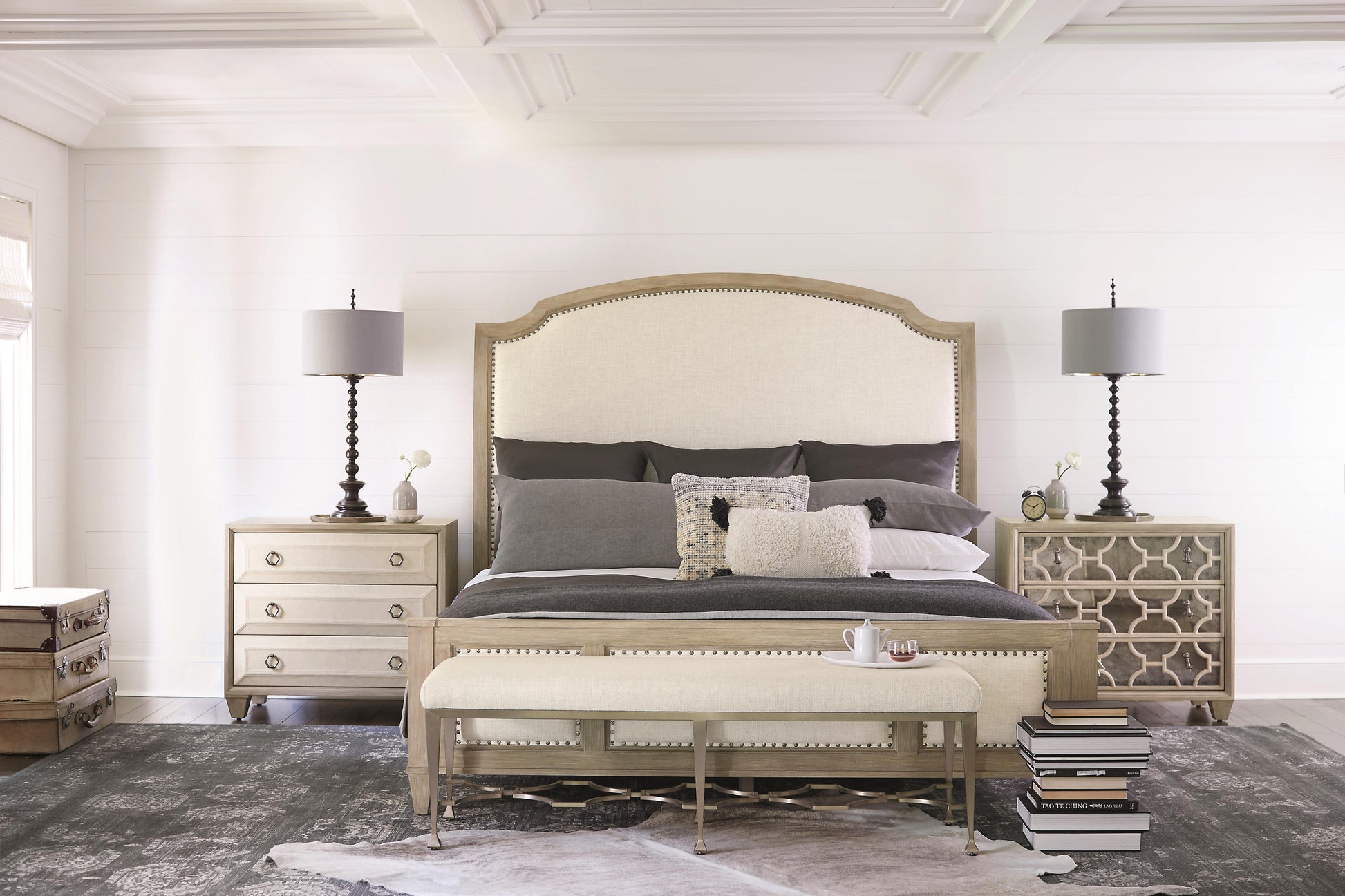 Luxury Santa Barbara Fabric Panel Bed Modern Italian Style for Villa