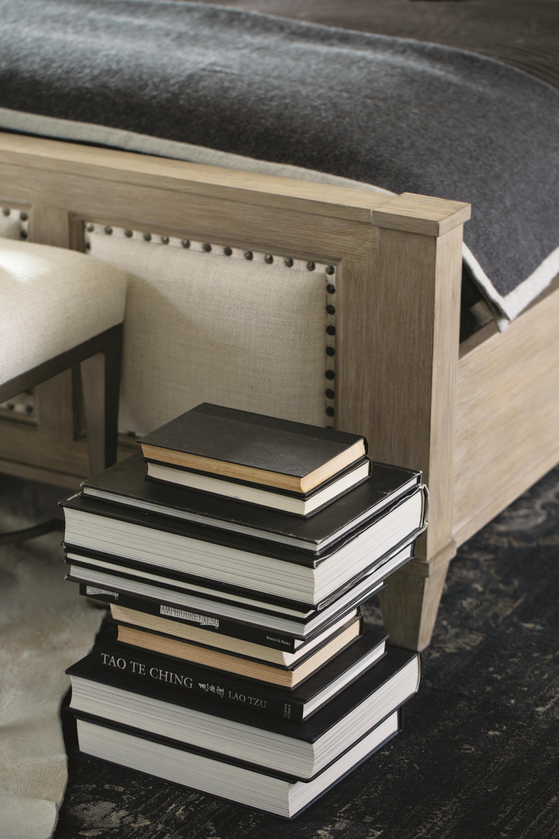 Luxury Santa Barbara Fabric Panel Bed Modern Italian Style for Villa