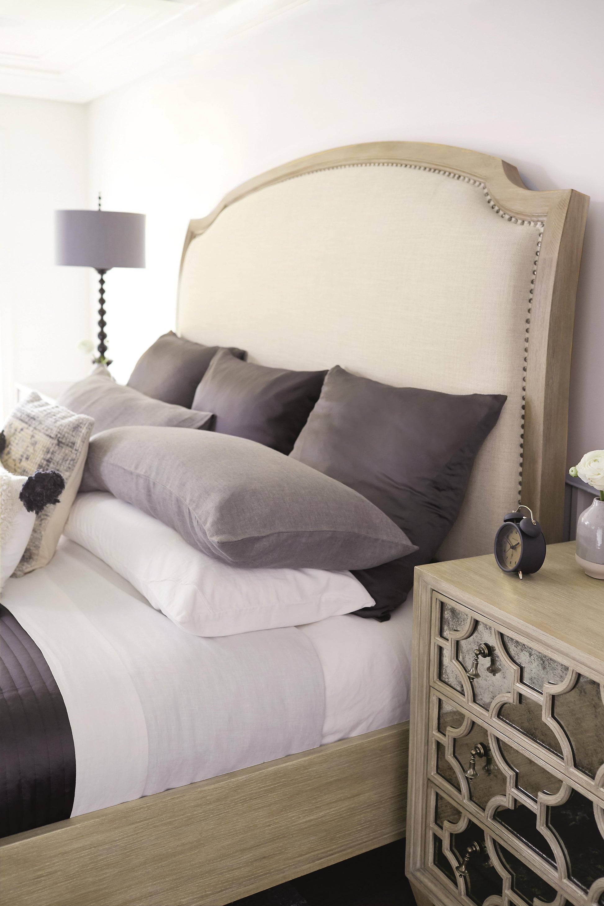 Luxury Santa Barbara Fabric Panel Bed Modern Italian Style for Villa