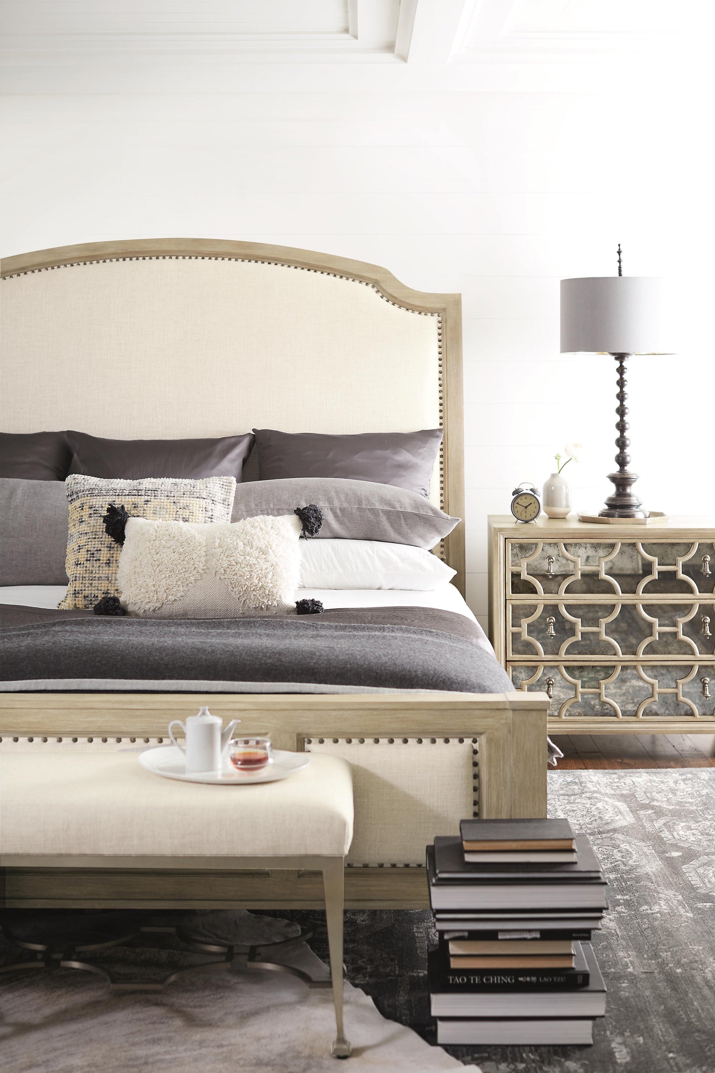 Luxury Santa Barbara Fabric Panel Bed Modern Italian Style for Villa