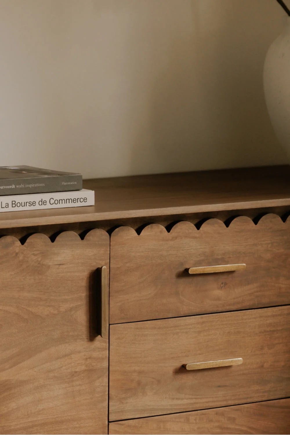 Luxury Scalloped Edge 3-Drawer Sideboard European Style for Villa