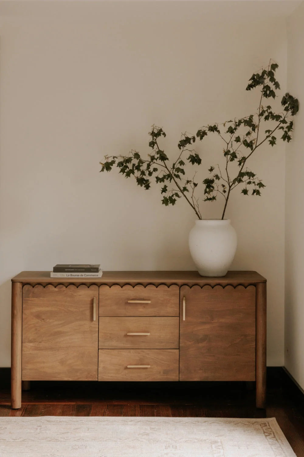 Luxury Scalloped Edge 3-Drawer Sideboard European Style for Villa