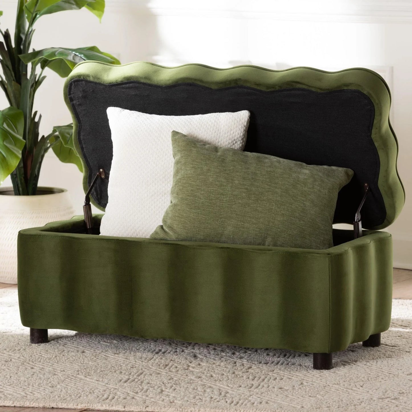 Luxury Scalloped Velvet Storage Bench European Style for Villa