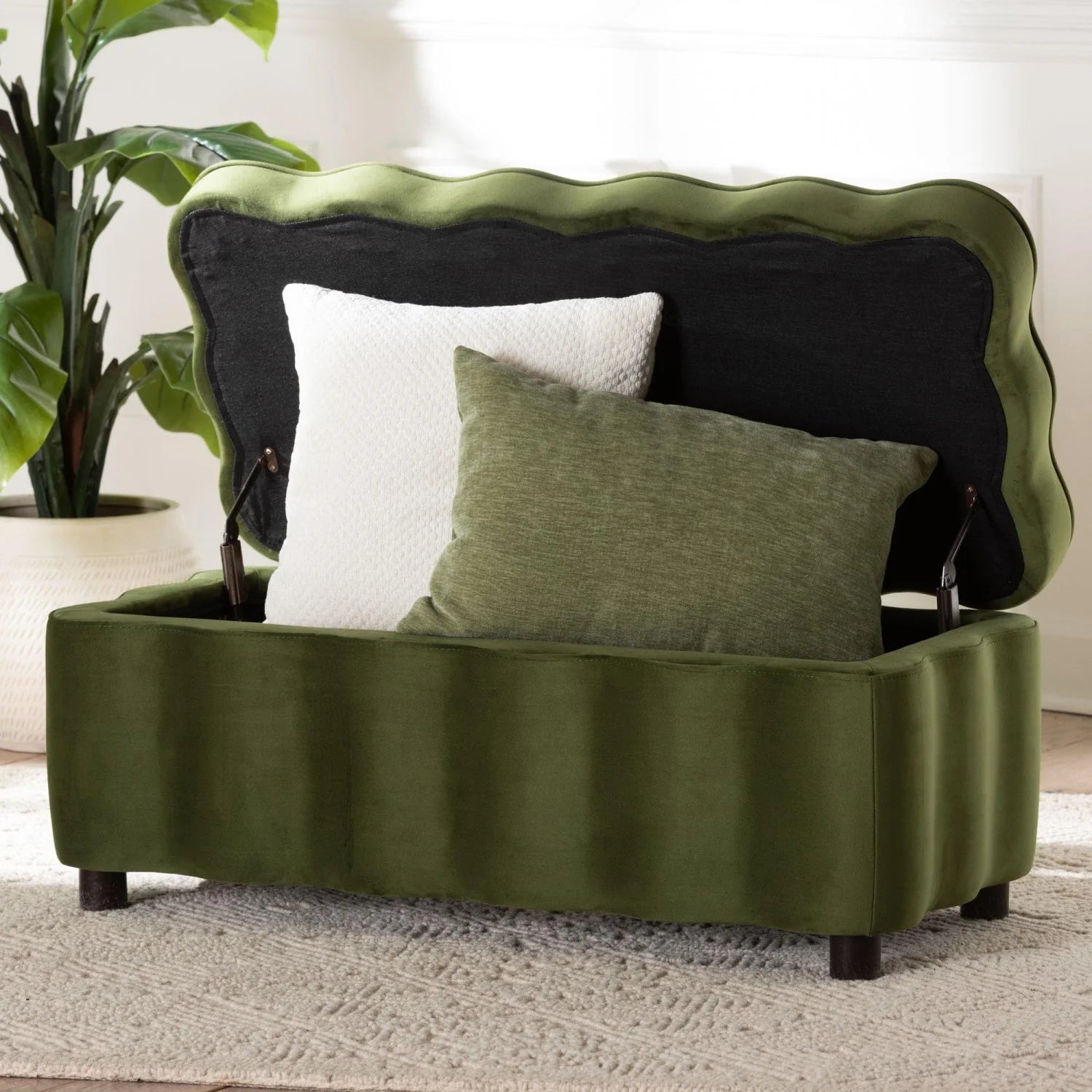 Luxury Scalloped Velvet Storage Bench European Style for Villa