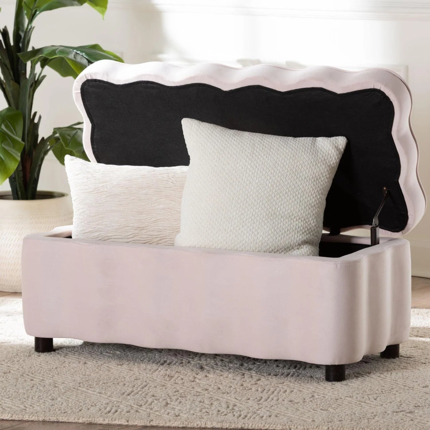 Luxury Scalloped Velvet Storage Bench European Style for Villa