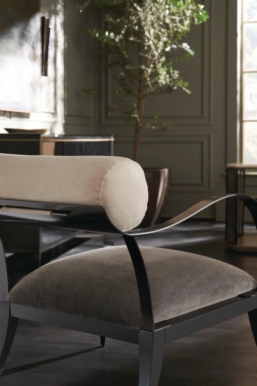 Luxury Sculptural Lounge Chair Modern Italian Style for Villa