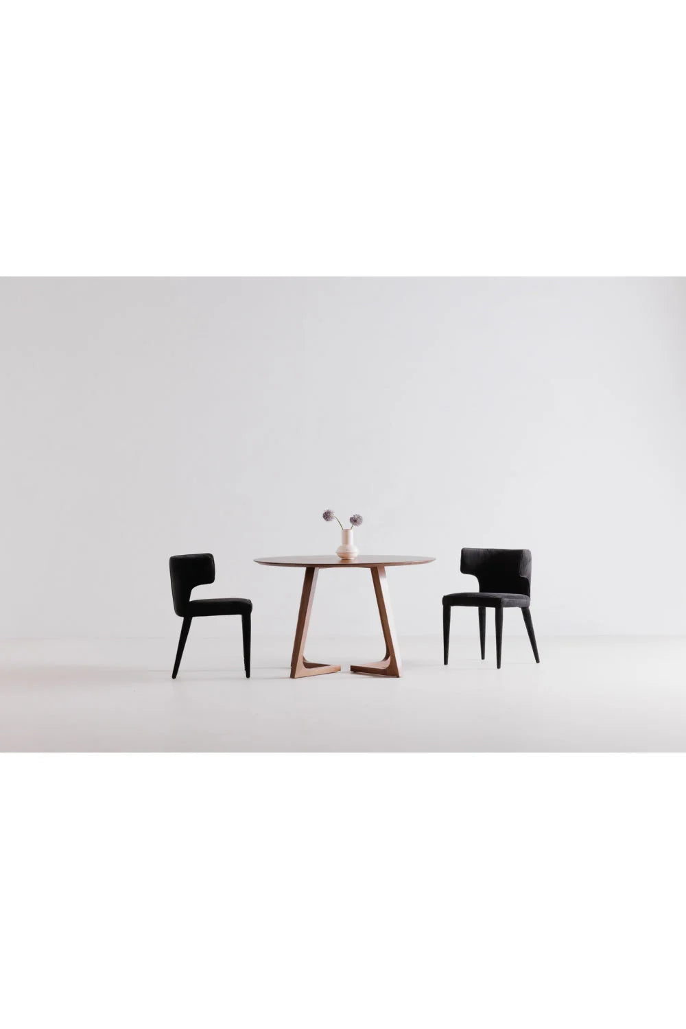 Luxury Sculptural Round Solid Wood Dining Table Modern Italian Style for Villa
