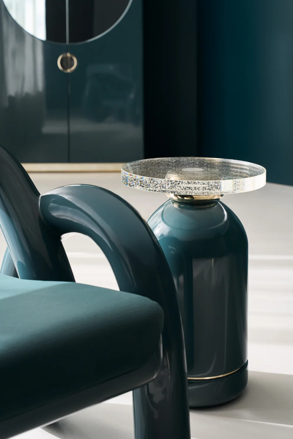 Luxury Sculptural Velvet Resin Accent Chair European Style for Villa