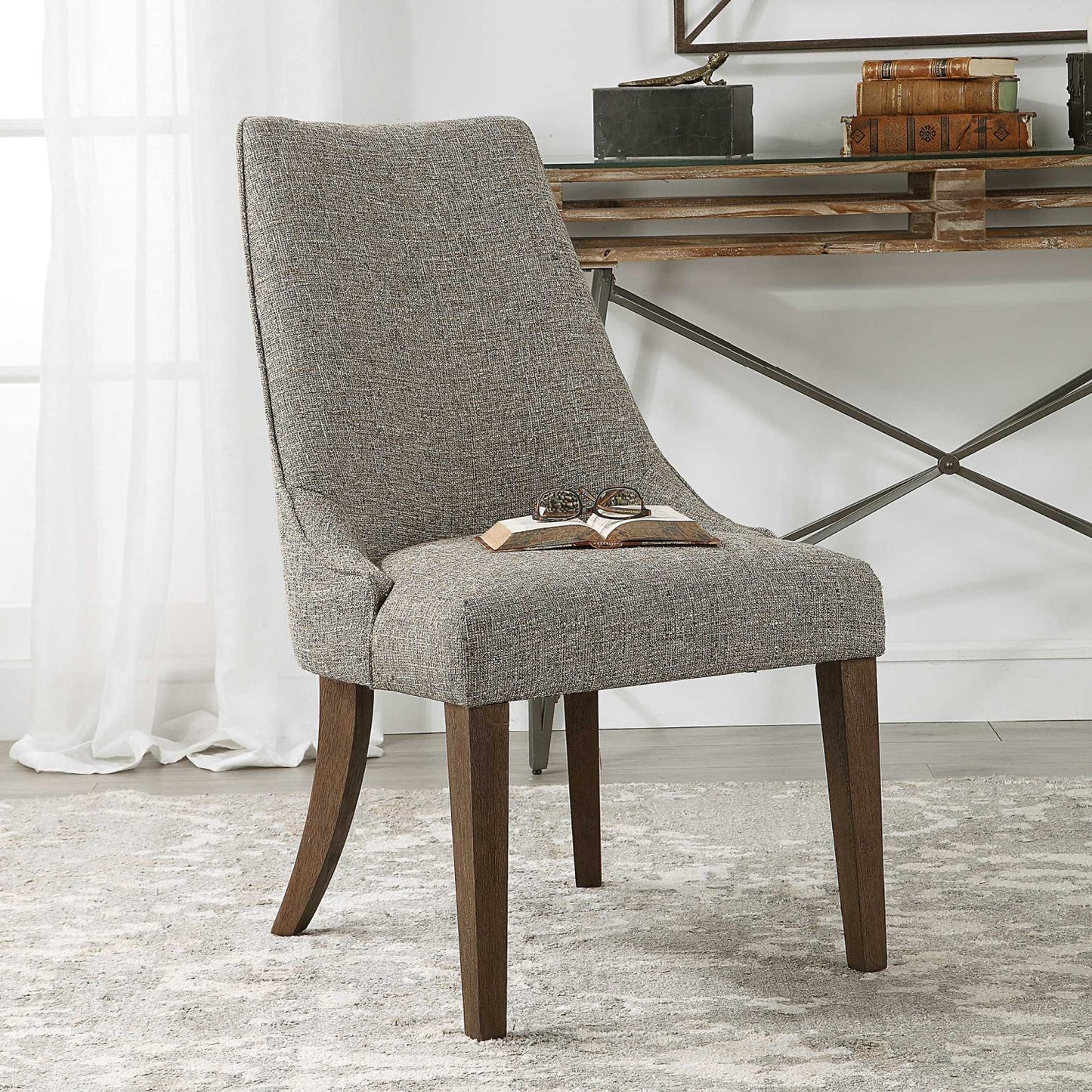 Luxury Slubbed Fabric Lounge Chair Modern Italian Style for Villa