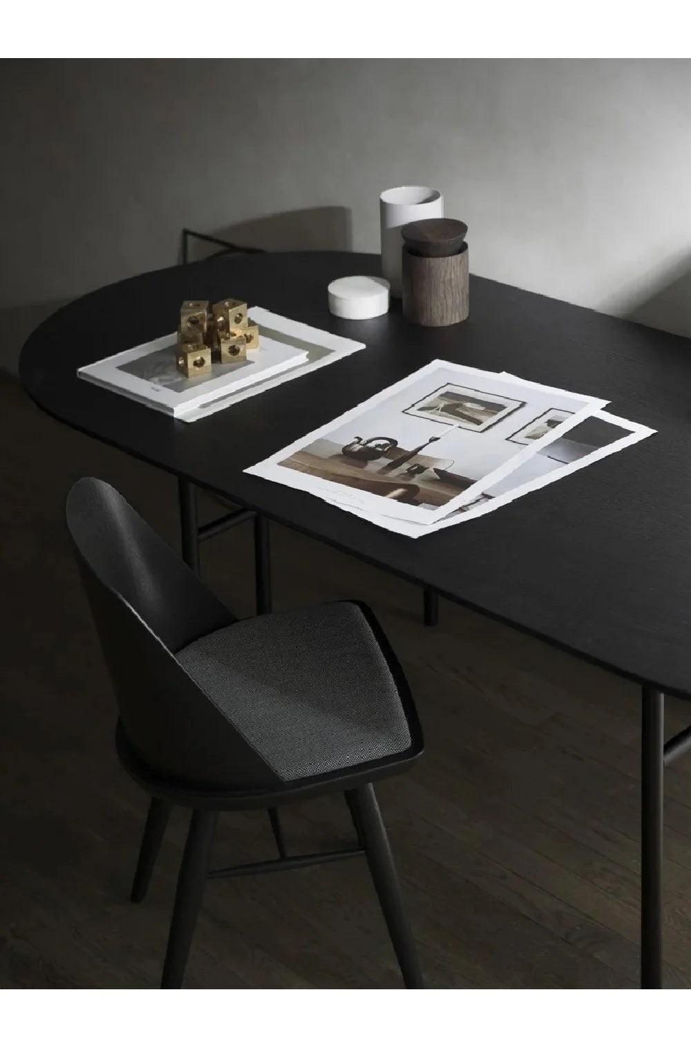 Luxury Snaregade Oval Dining Table Modern Italian Style for Villa