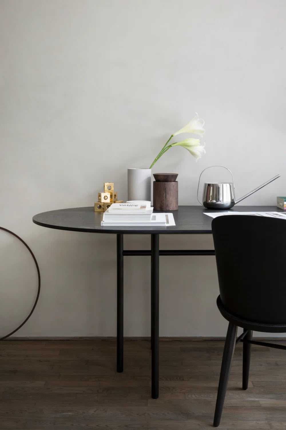 Luxury Snaregade Round Minimalist Dining Table Modern European Style for Villa