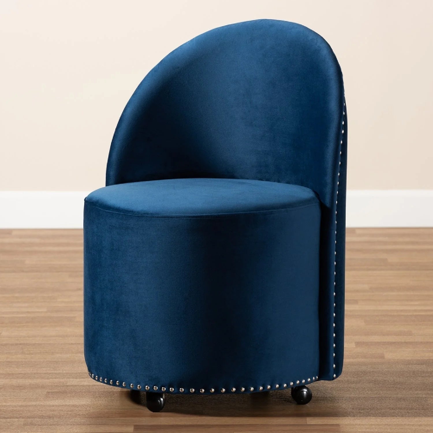 Luxury Studded Velvet Rolling Accent Chair European Style for Villa