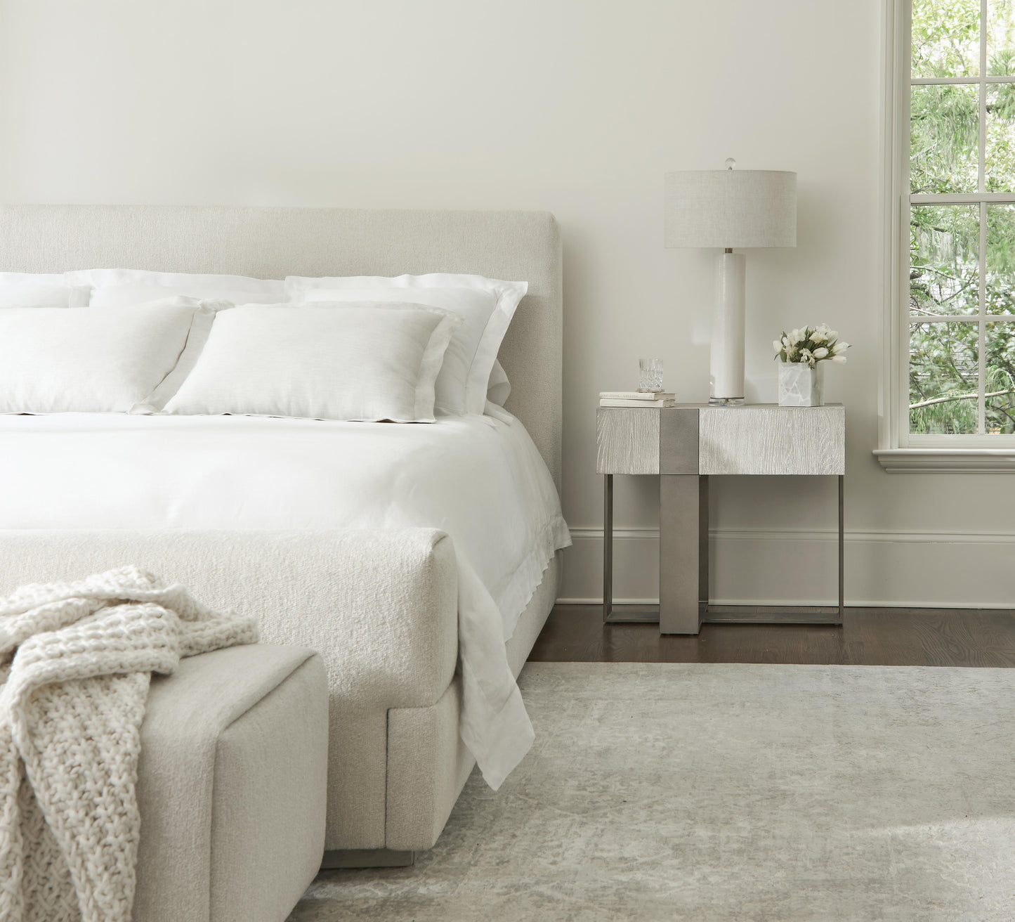 Luxury Tempo Fabric Panel Bed Modern Italian Style for Villa