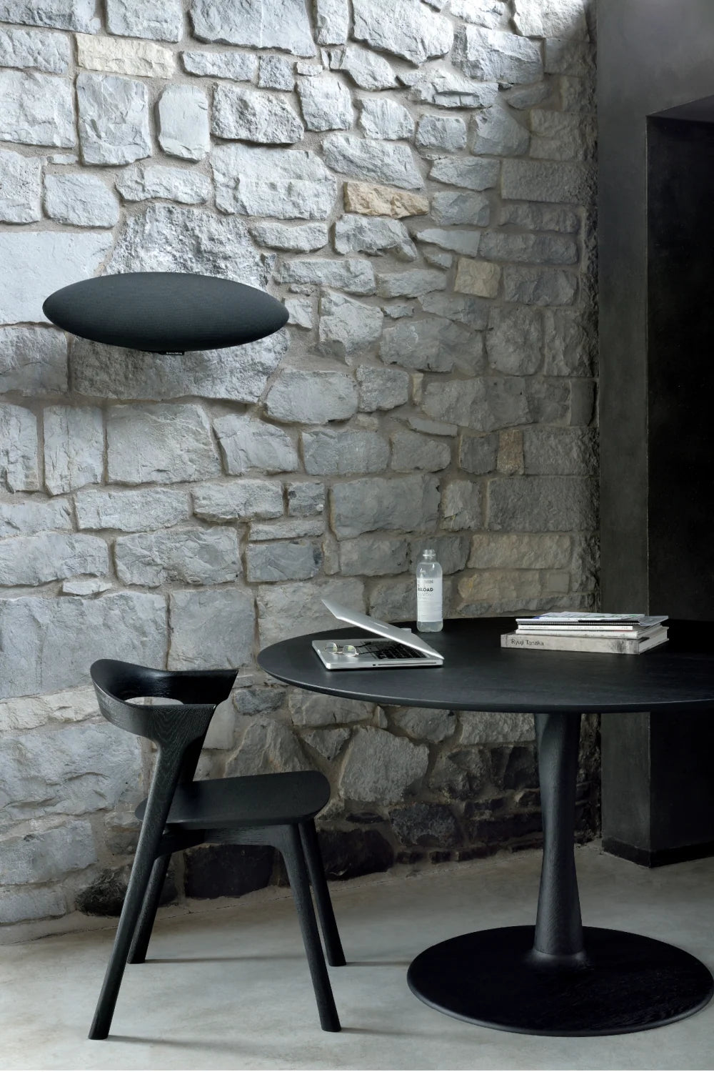 Luxury Torsion Round Wood Dining Table Modern Italian Style for Villa
