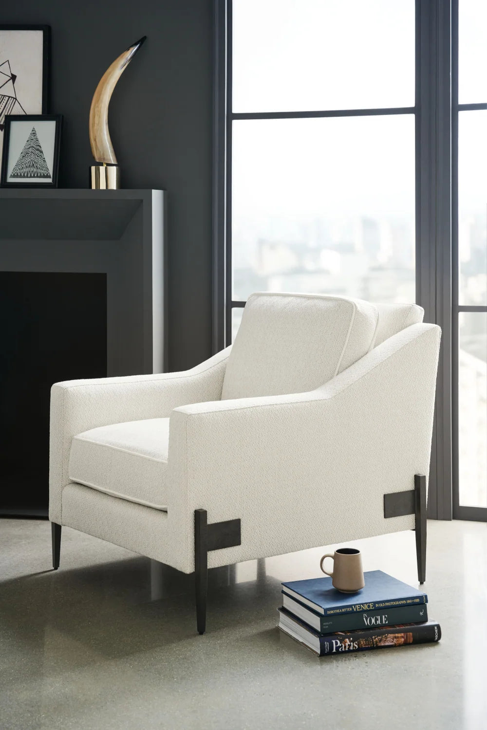 Luxury Track Armchair Modern Italian Style for Villa