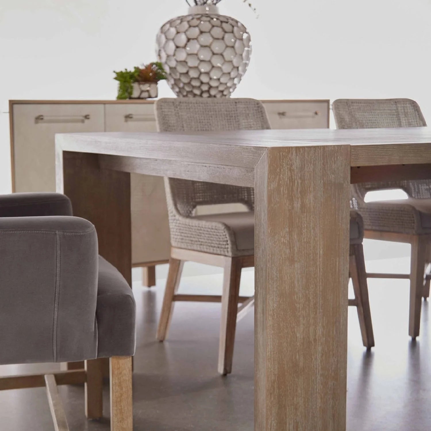 Luxury Tropea Acacia Extendable Dining Table Modern Italian Style for Villa