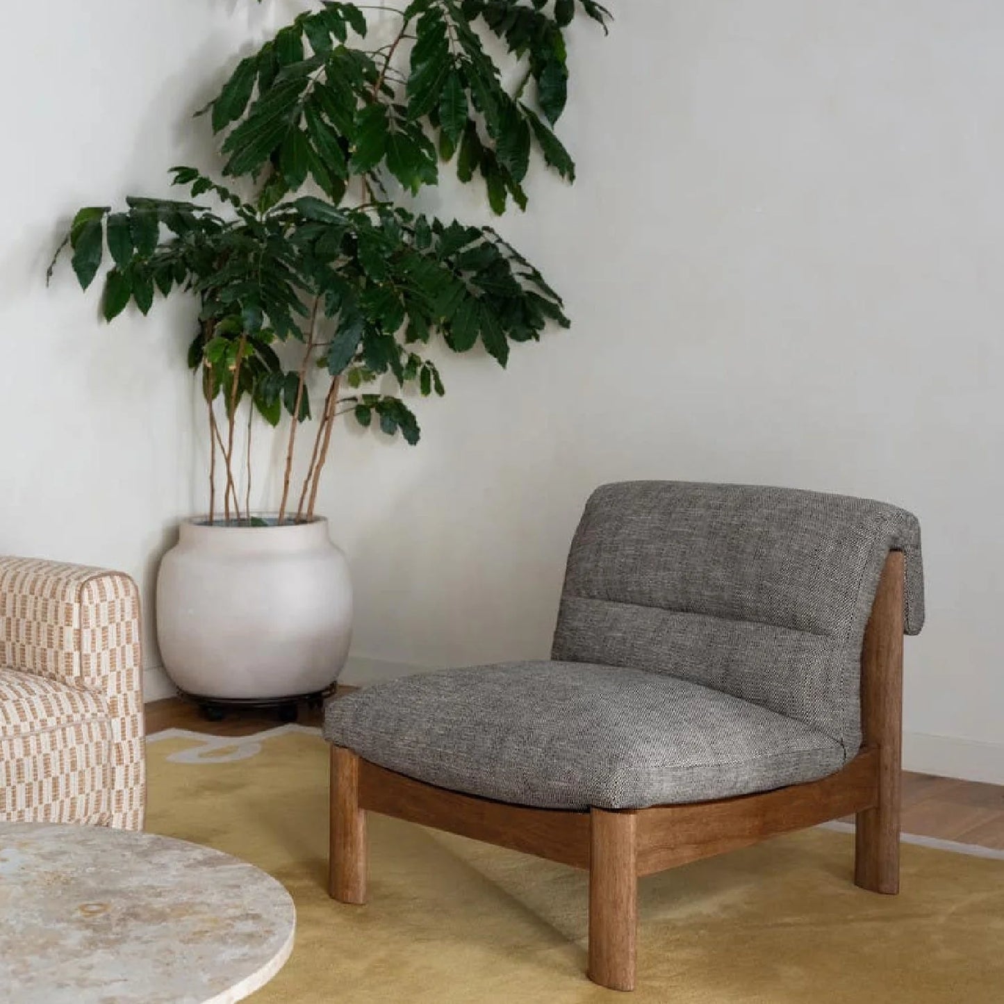 Luxury Tufted Low Back Lounge Chair European Style for Villa