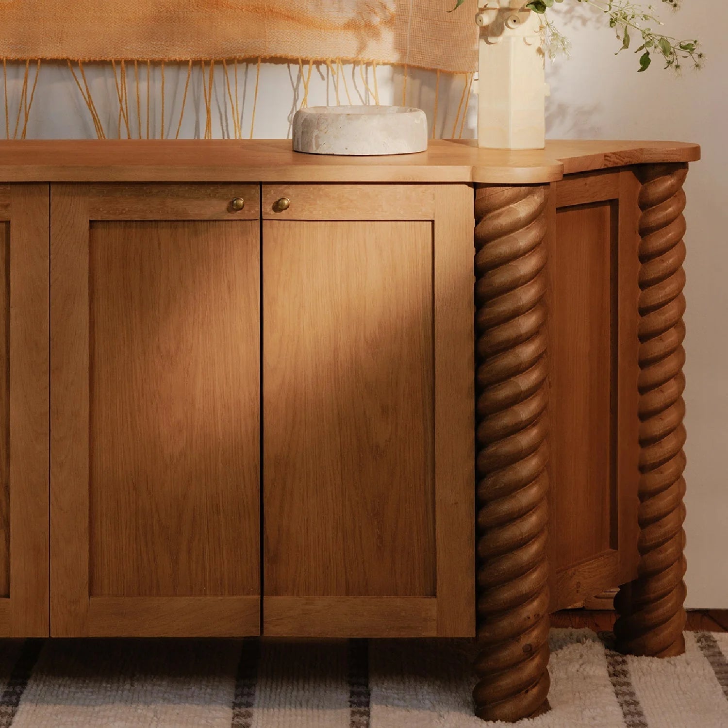 Luxury Turned Oak 4-Door Sideboard European Style for Villa