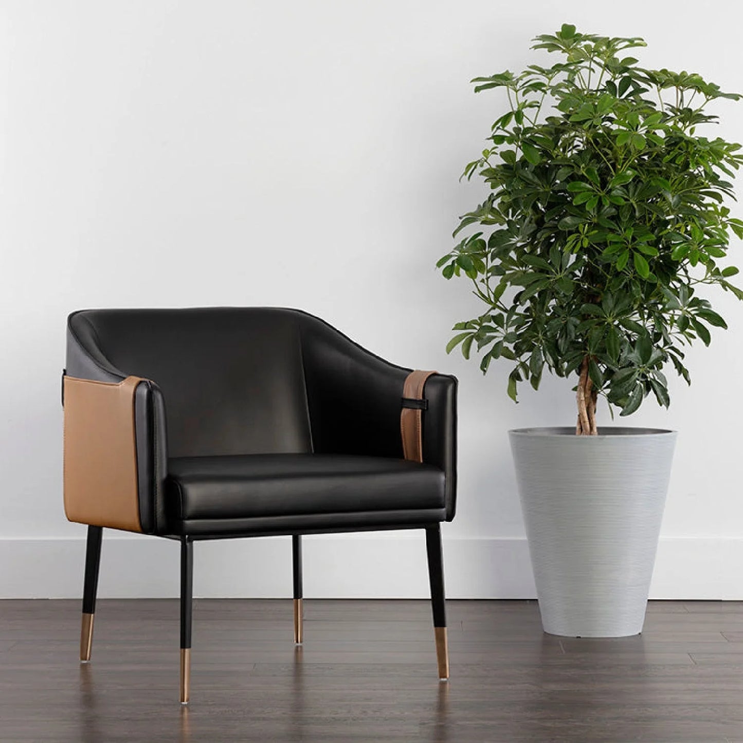 Luxury Two-Tone Leather Lounge Chair Modern Italian Style for Villa