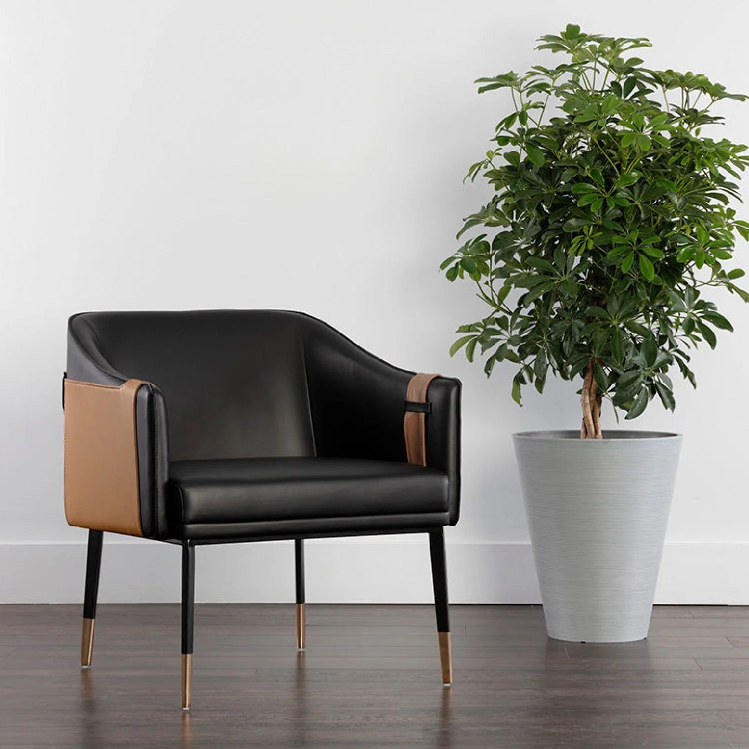 Luxury Two-Tone Leather Lounge Chair Modern Italian Style for Villa
