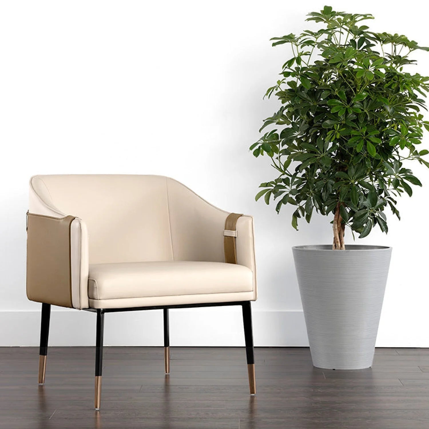 Luxury Two-Tone Leather Lounge Chair Modern Italian Style for Villa