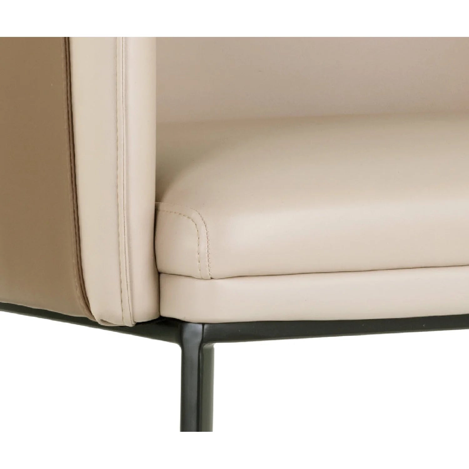 Luxury Two-Tone Leather Lounge Chair Modern Italian Style for Villa