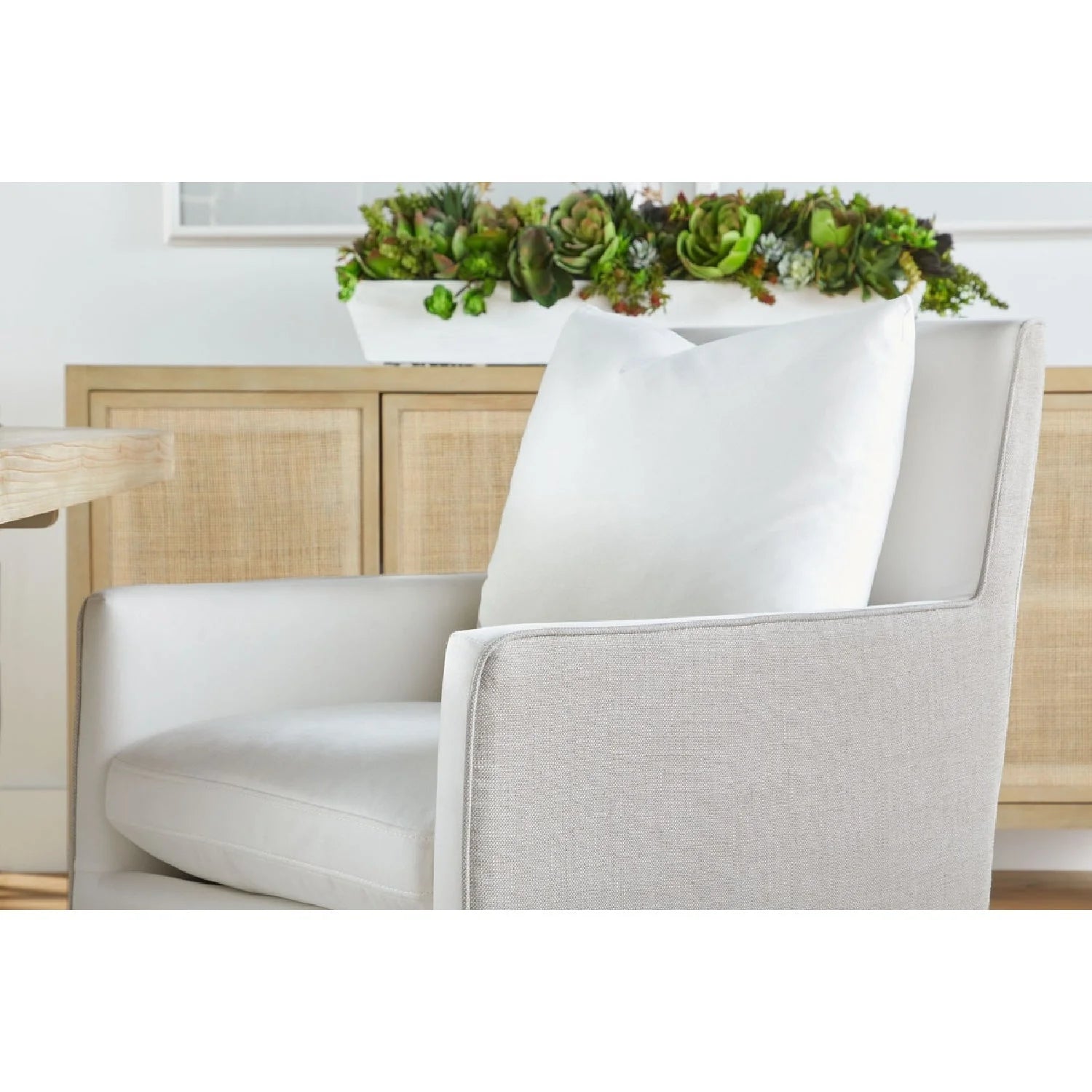 Luxury Two-Toned Wheeled Lounge Chair Modern Italian Style for Villa