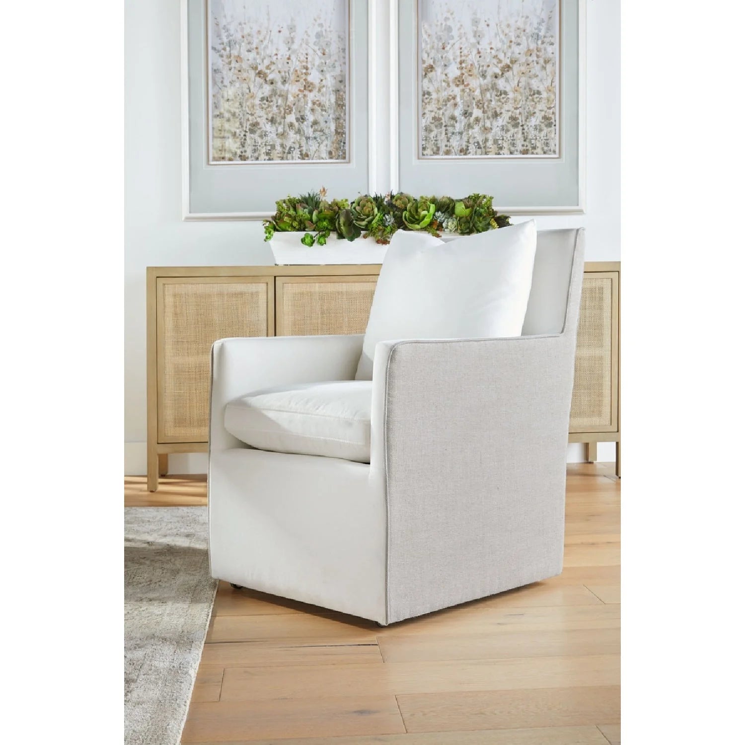 Luxury Two-Toned Wheeled Lounge Chair Modern Italian Style for Villa