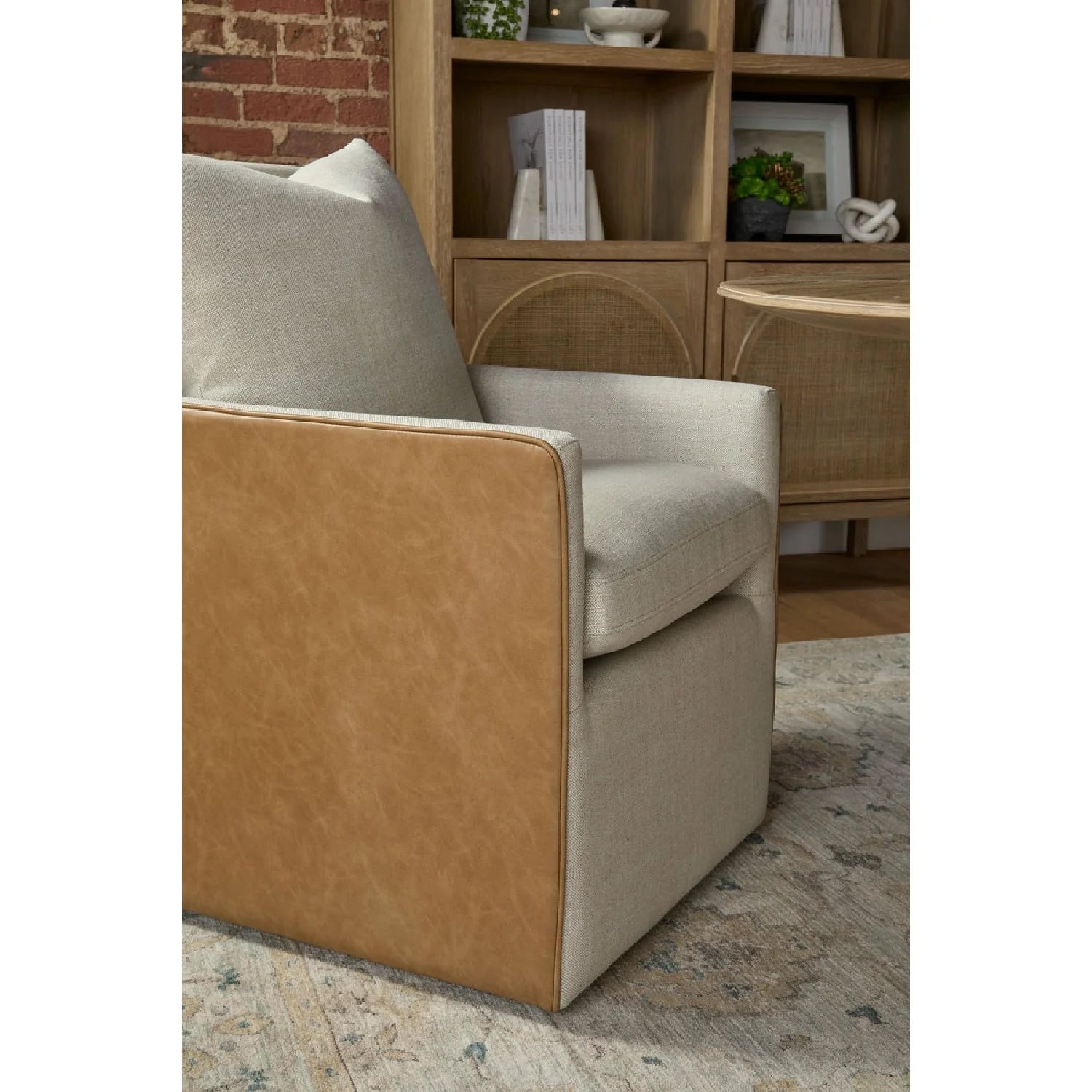 Luxury Two-Toned Wheeled Lounge Chair Modern Italian Style for Villa