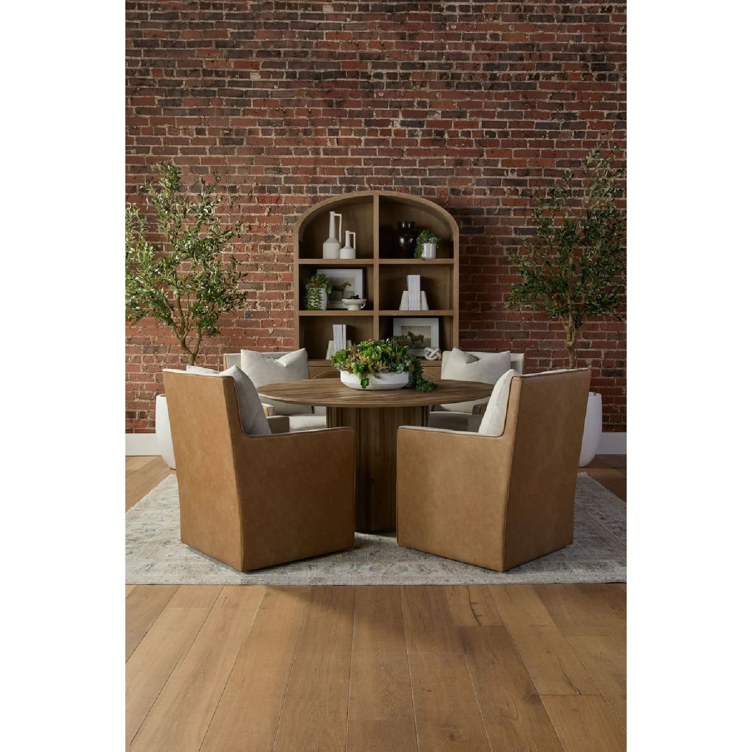 Luxury Two-Toned Wheeled Lounge Chair Modern Italian Style for Villa