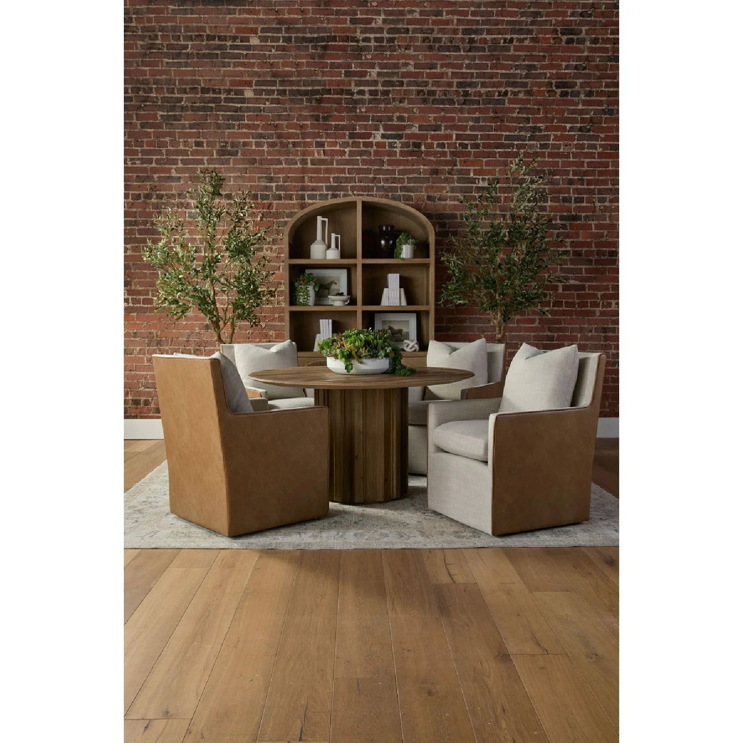 Luxury Two-Toned Wheeled Lounge Chair Modern Italian Style for Villa