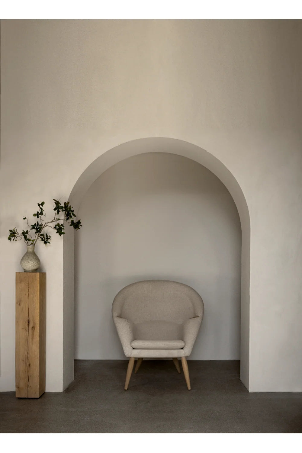 Luxury Upholstered Lounge Chair with Headrest Modern Italian Style for Villa