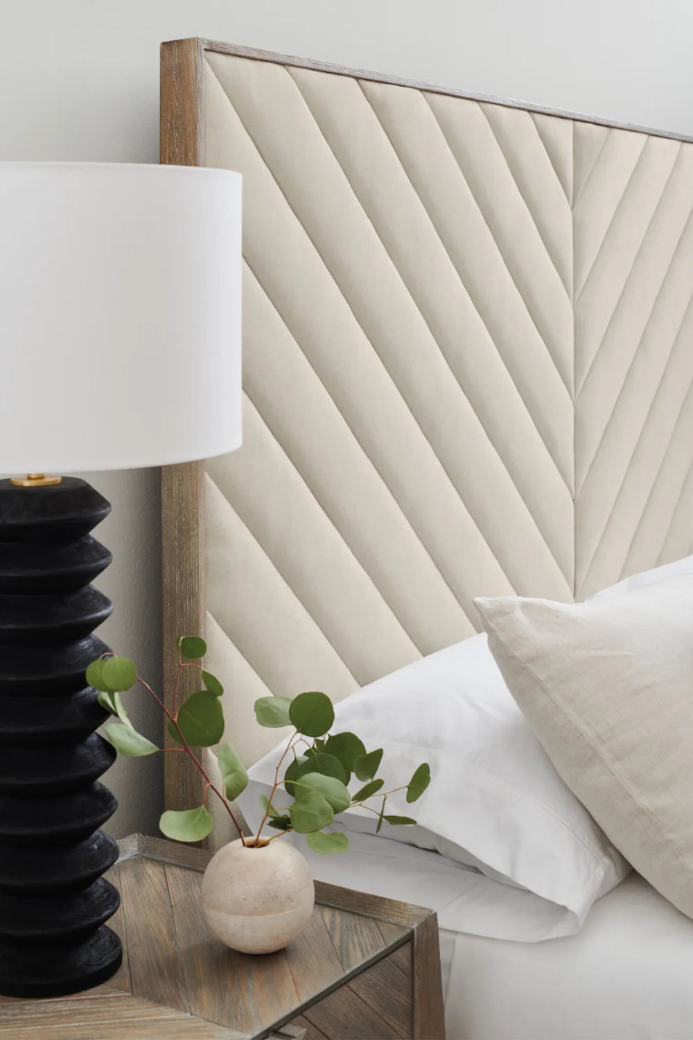 Luxury Upholstered Modern Ash Bed European Style for Villa