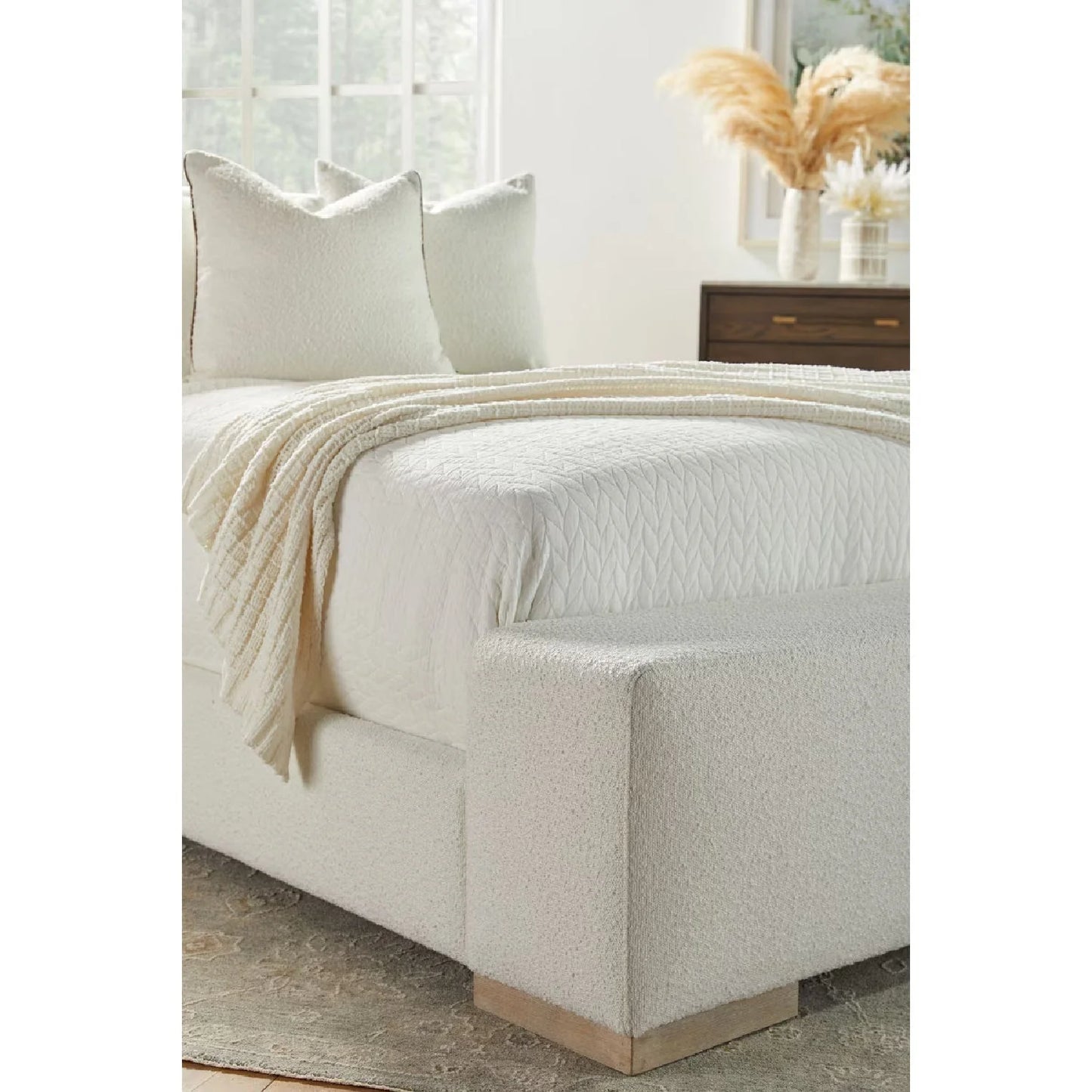 Luxury Upholstered Modern Bed European Style for Villa