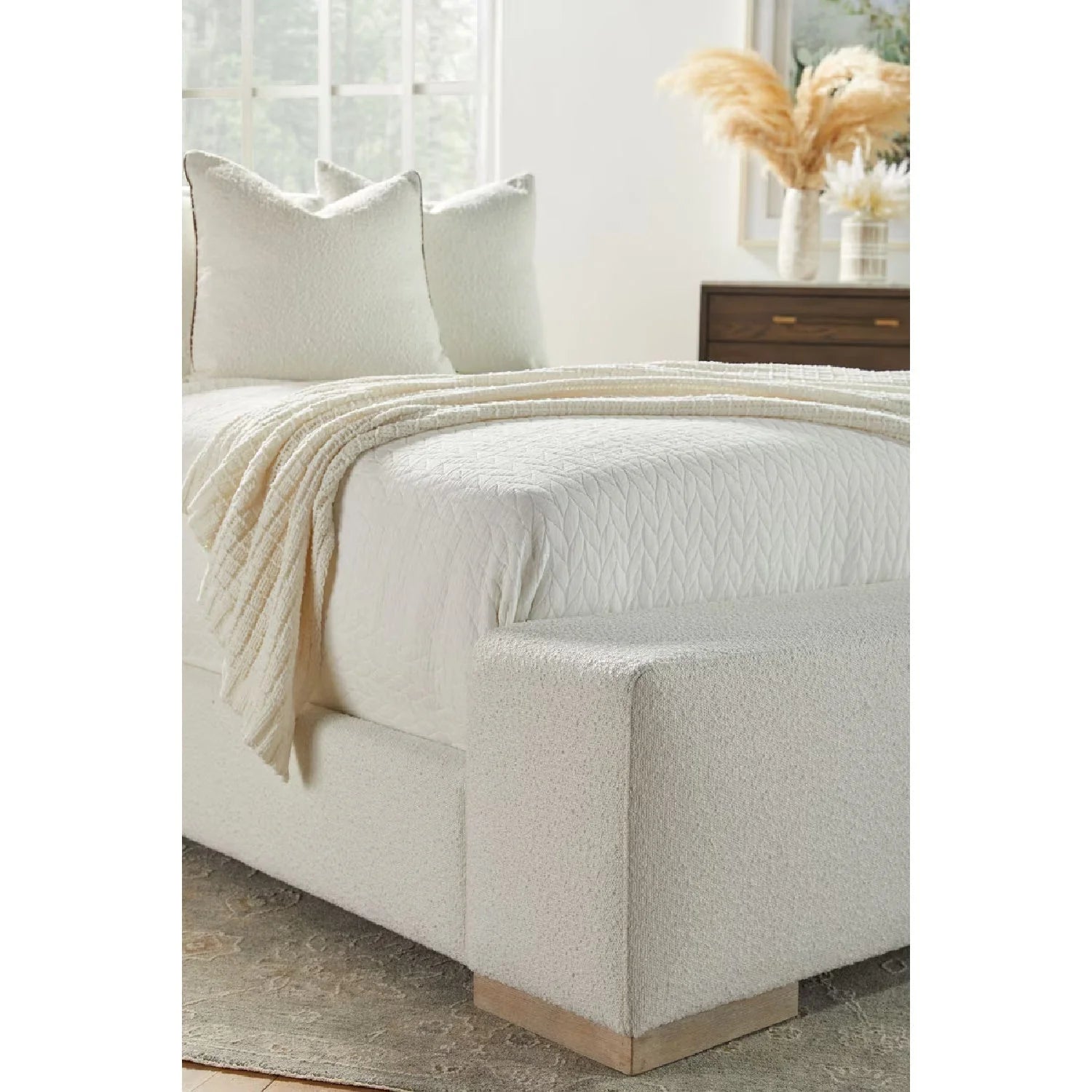 Luxury Upholstered Modern Bed European Style for Villa