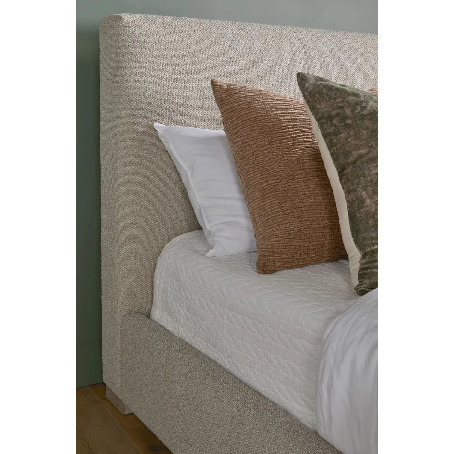 Luxury Upholstered Modern Bed European Style for Villa