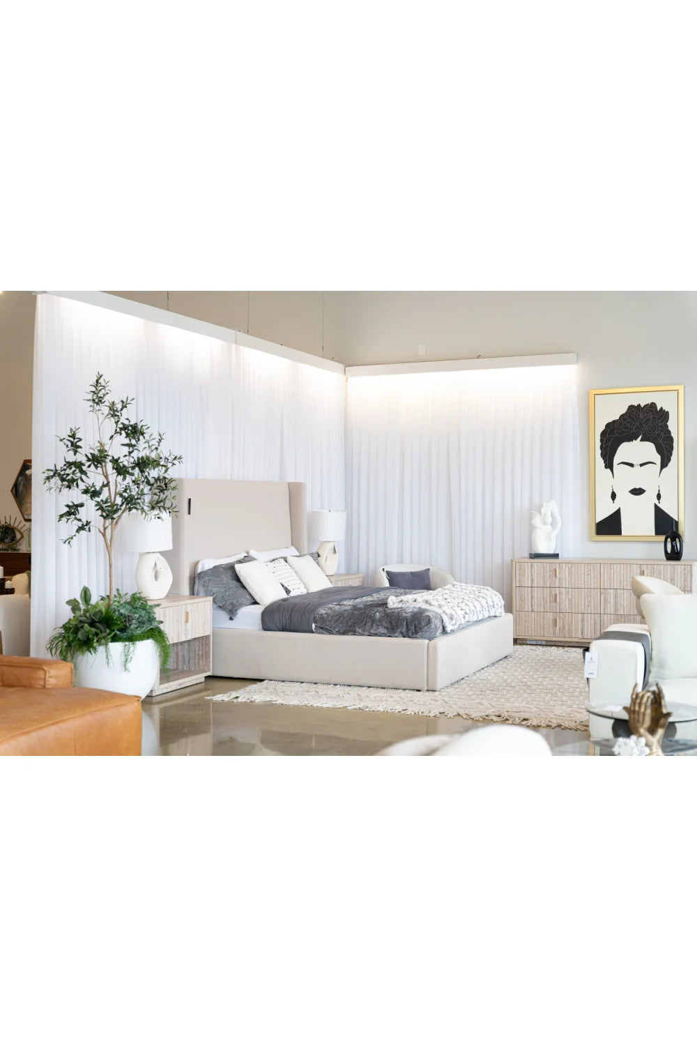 Luxury Upholstered Modern Beige Bed European Style for Villa