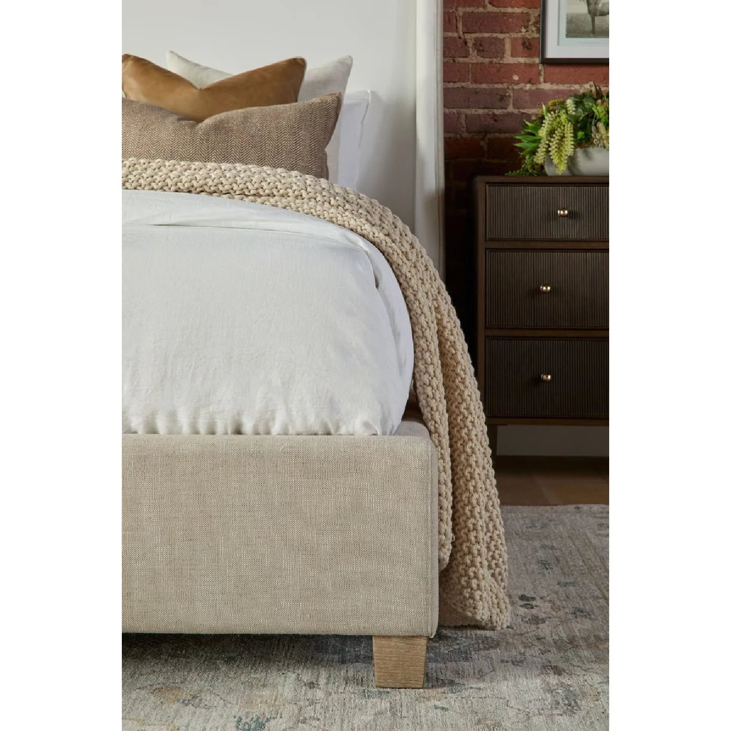 Luxury Upholstered Modern Beige Bed European Style for Villa