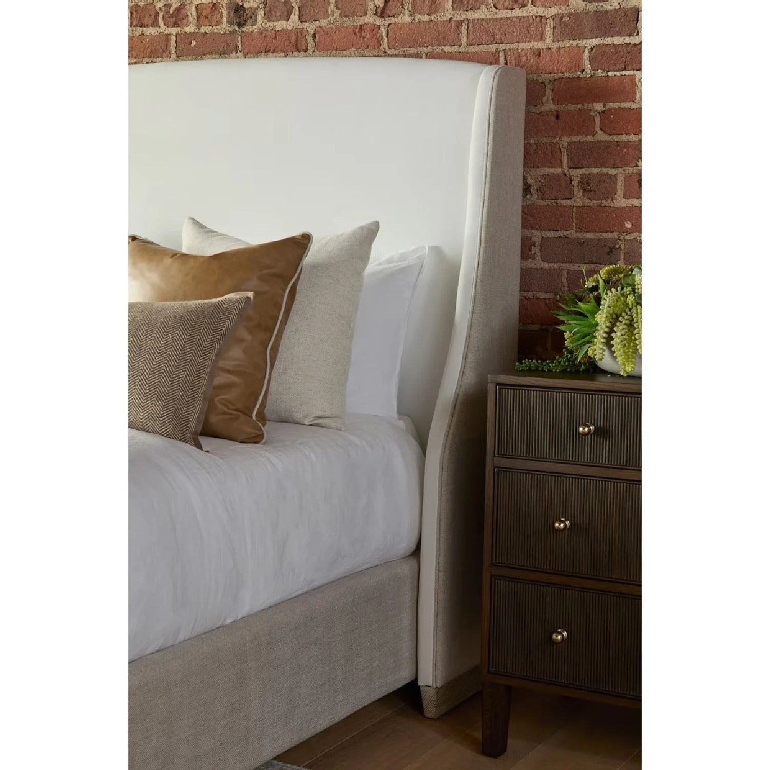 Luxury Upholstered Modern Beige Bed European Style for Villa