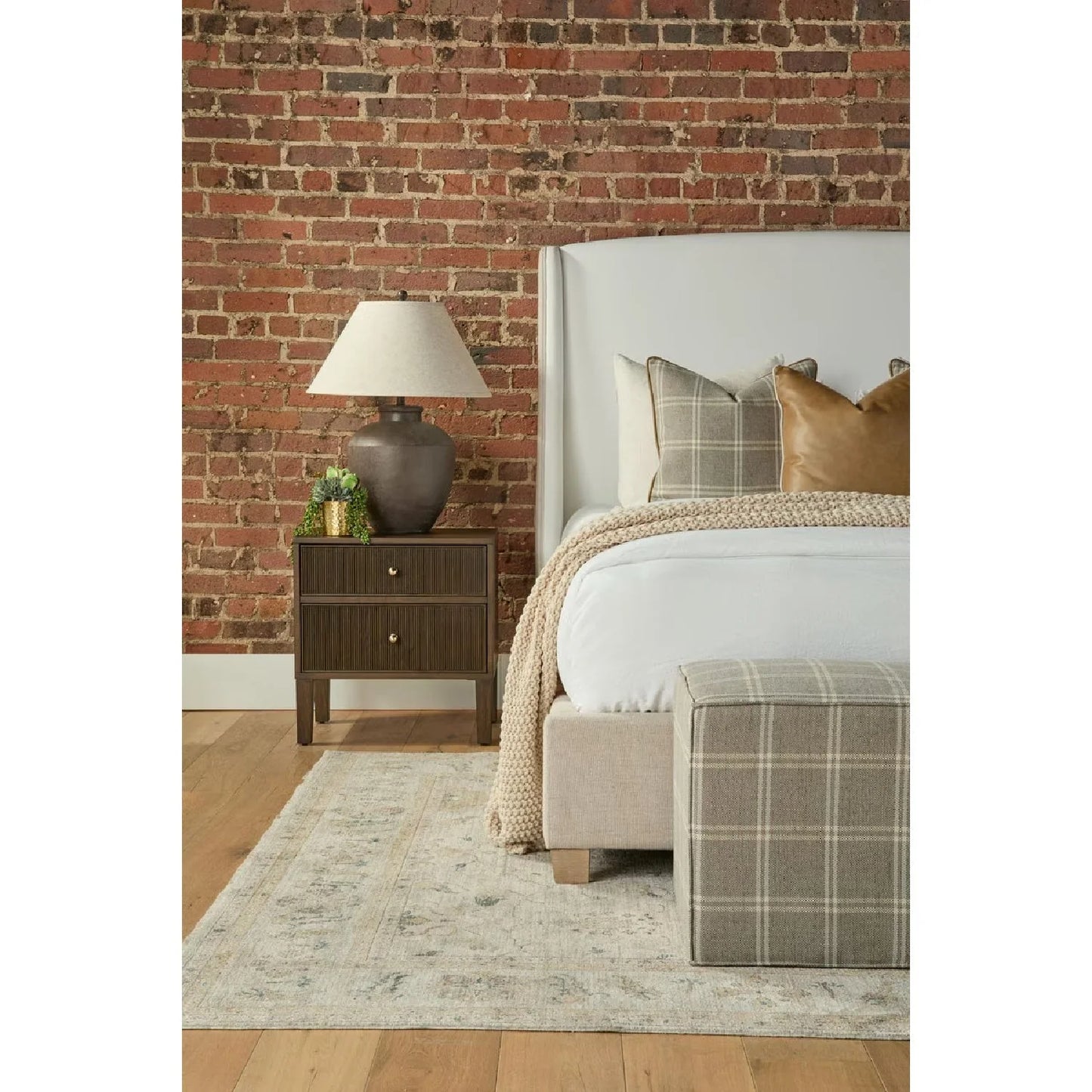 Luxury Upholstered Modern Beige Bed European Style for Villa