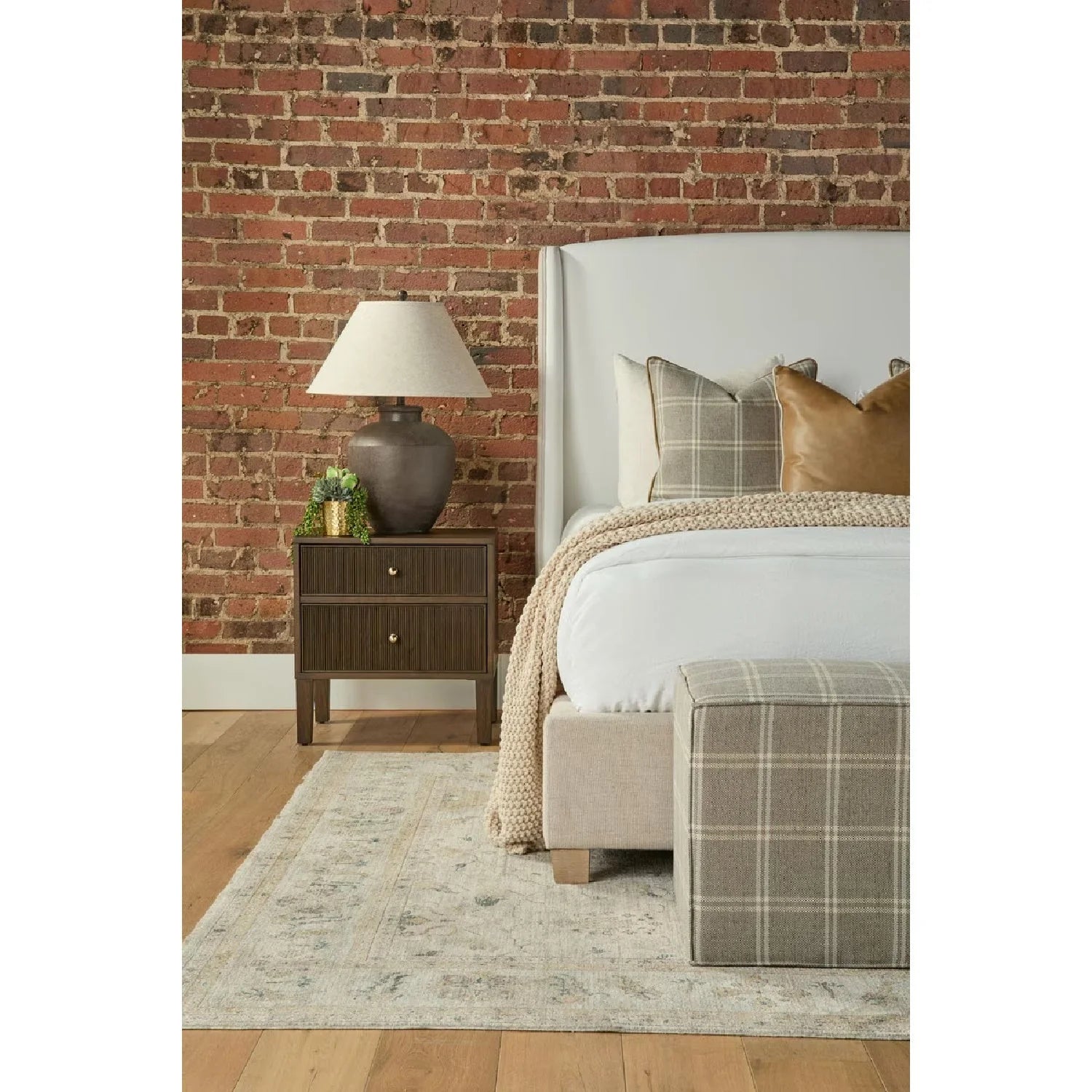 Luxury Upholstered Modern Beige Bed European Style for Villa