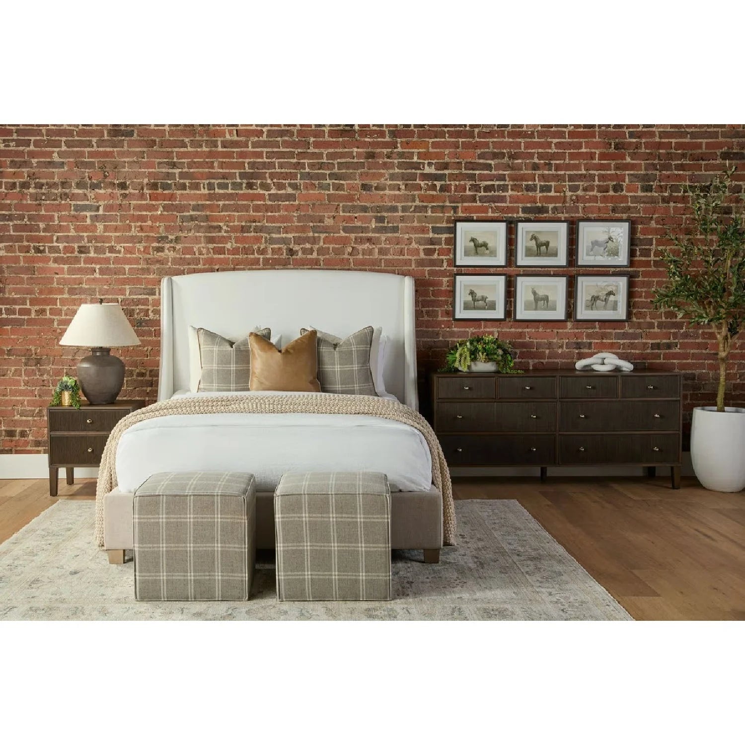 Luxury Upholstered Modern Beige Bed European Style for Villa