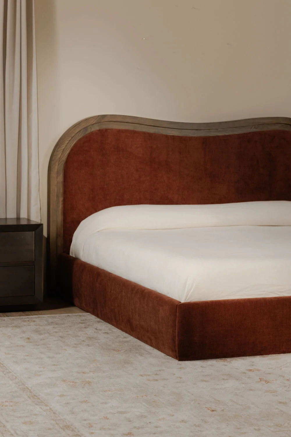 Luxury Upholstered Modern Brown Wave Bed European Style for Villa