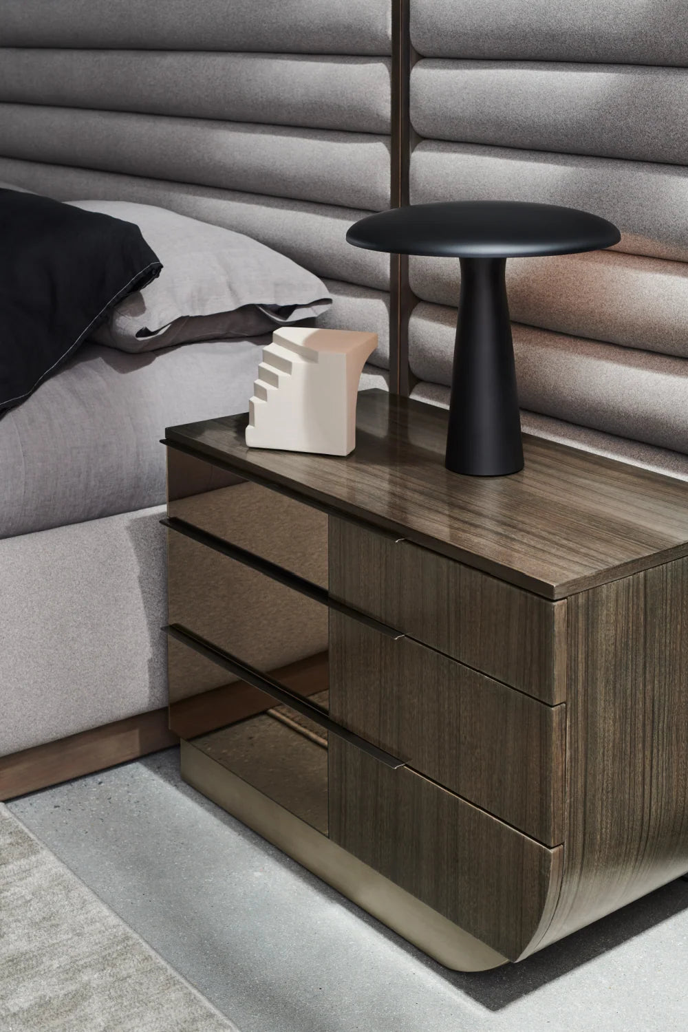 Luxury Upholstered Modern Channeled Bed European Style for Villa