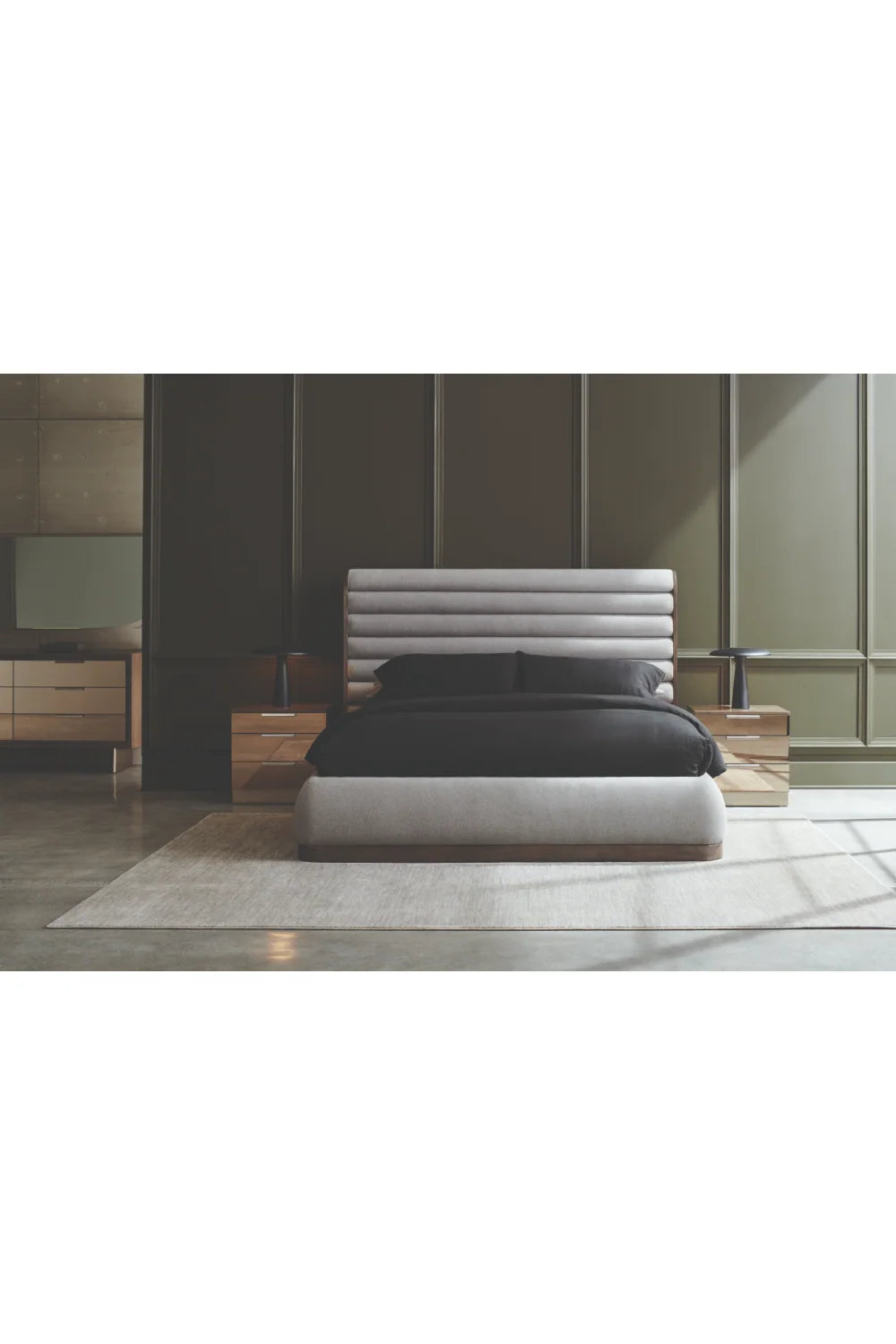 Luxury Upholstered Modern Channeled Bed European Style for Villa