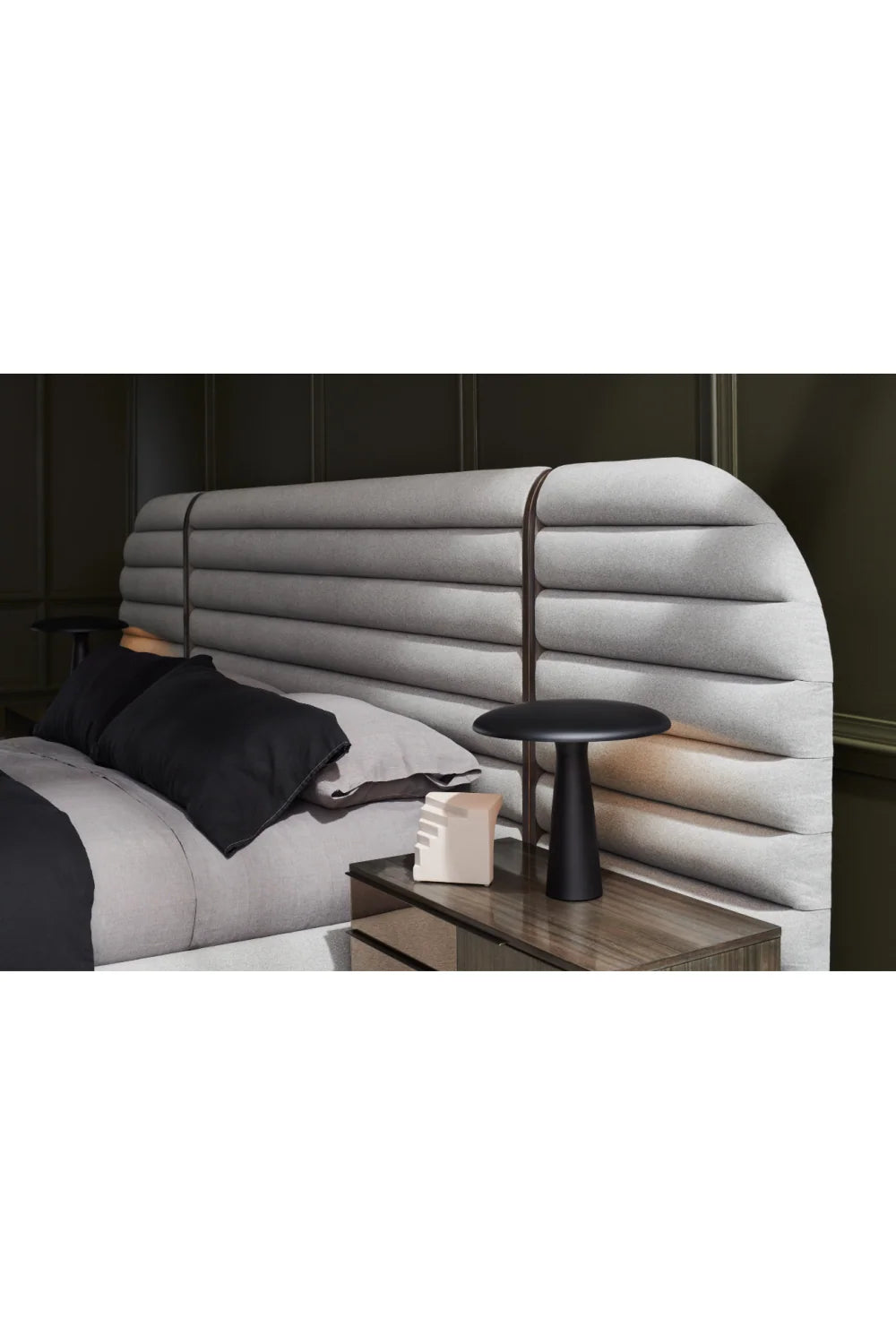 Luxury Upholstered Modern Channeled Bed European Style for Villa