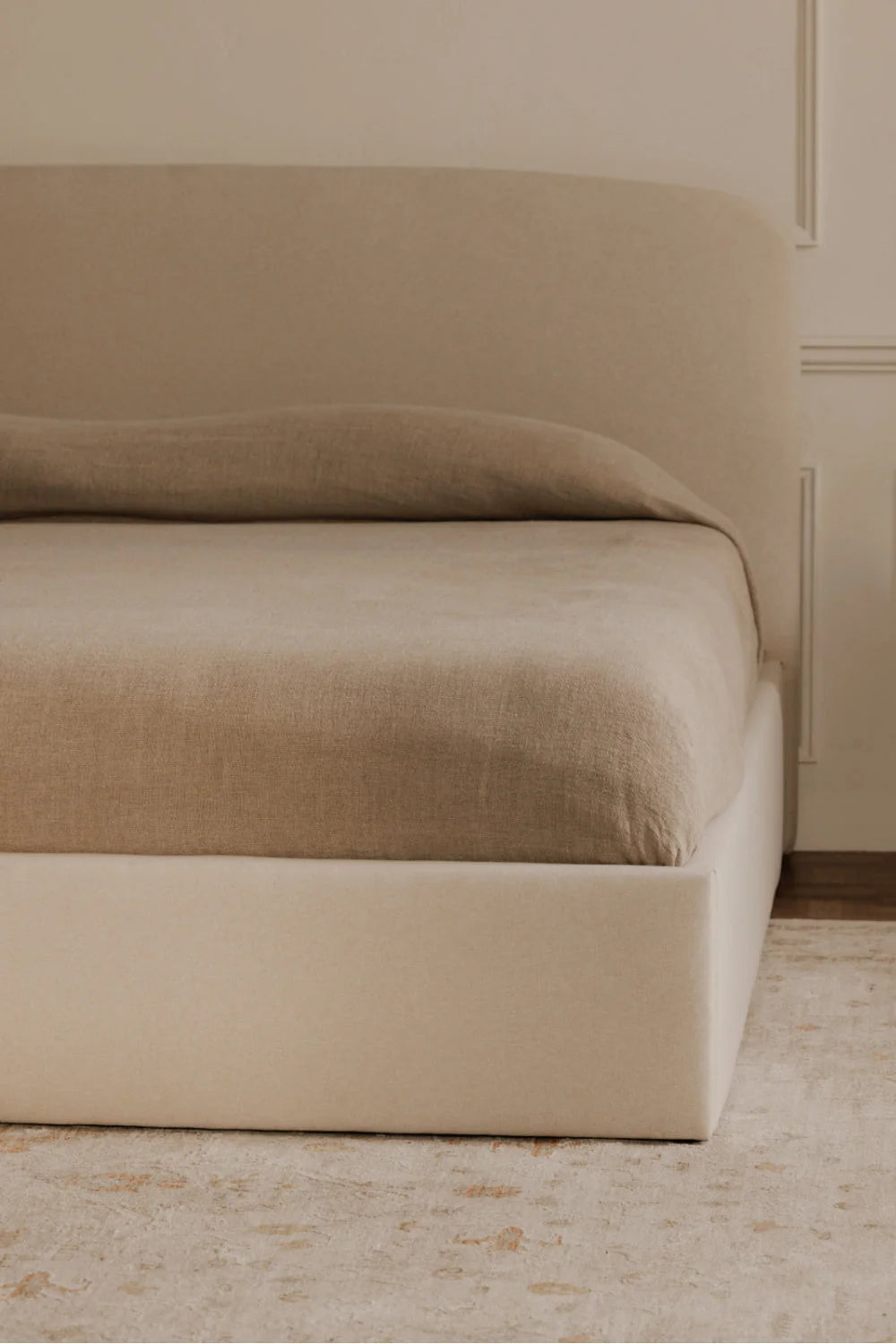Luxury Upholstered Modern Cream Storage Bed European Style for Villa