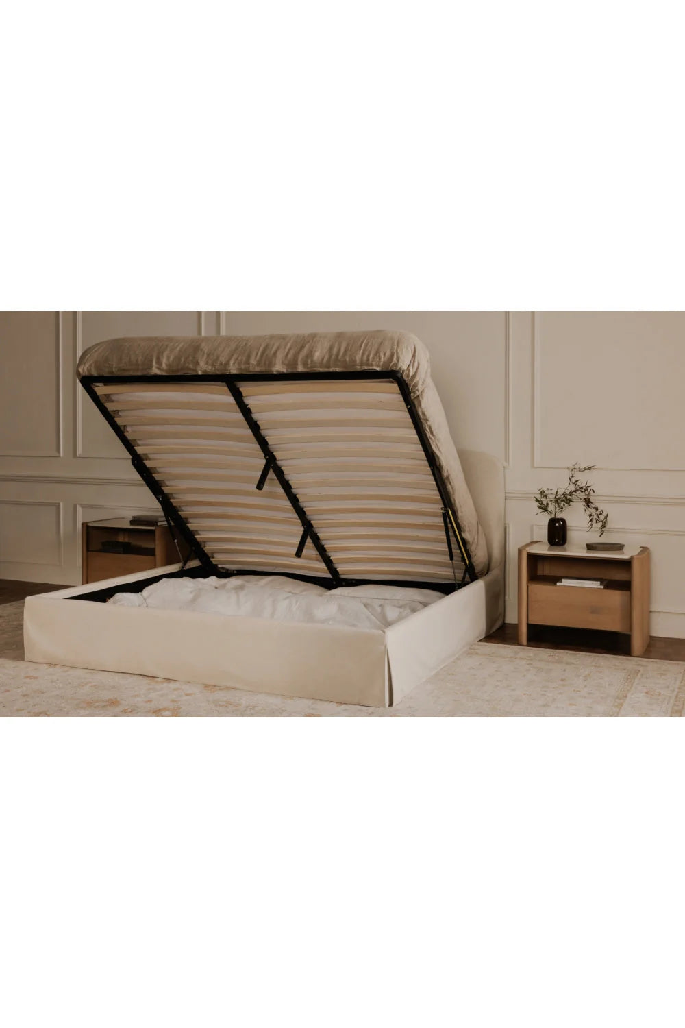 Luxury Upholstered Modern Cream Storage Bed European Style for Villa