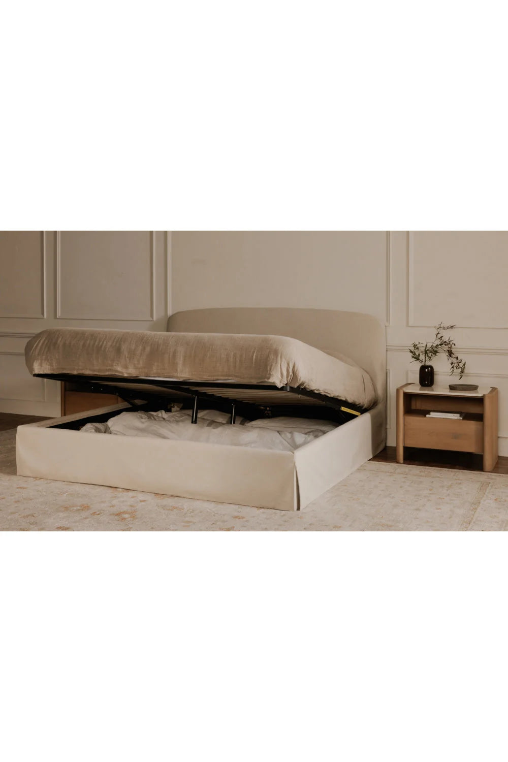 Luxury Upholstered Modern Cream Storage Bed European Style for Villa